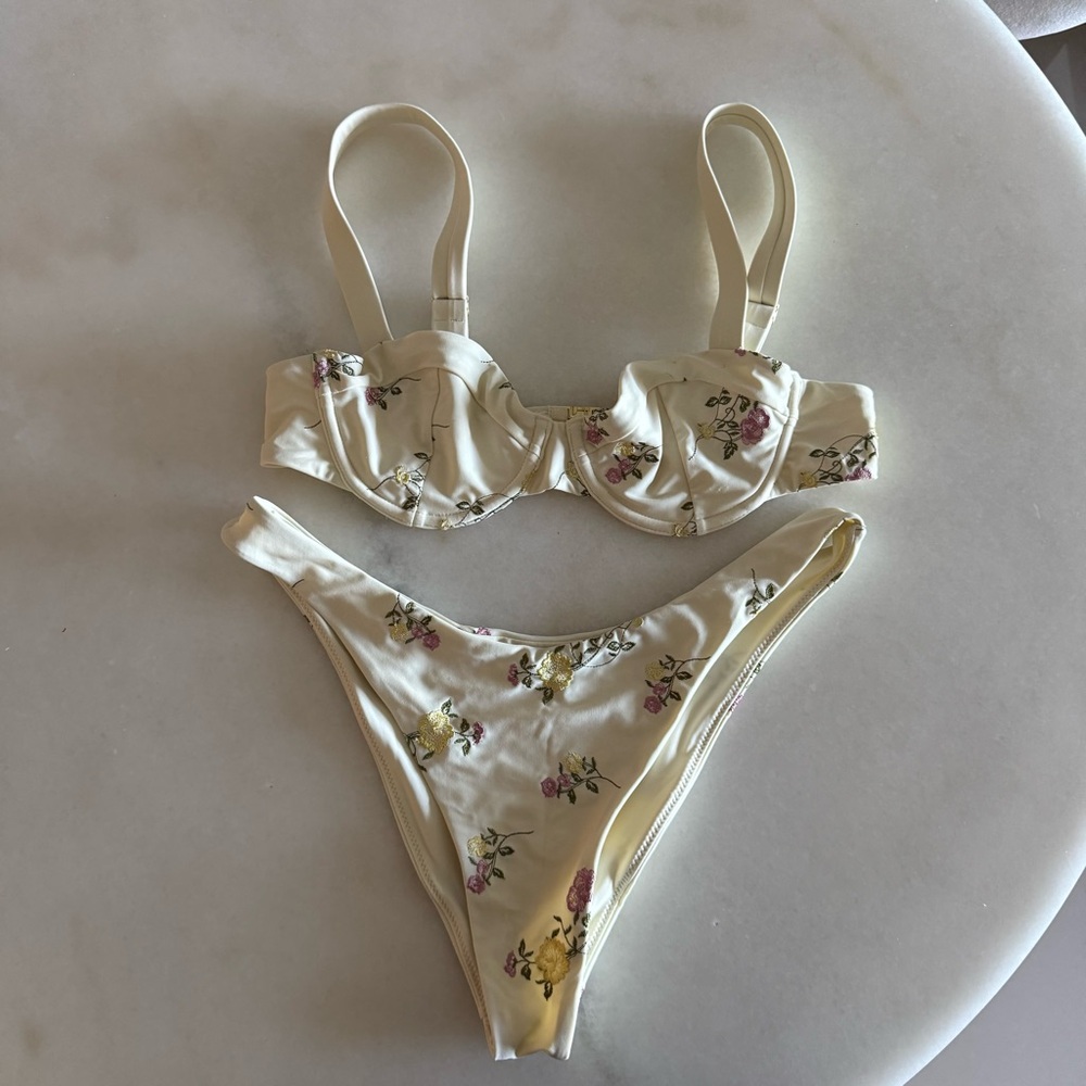 Meshki Lou & Sommer Bikini